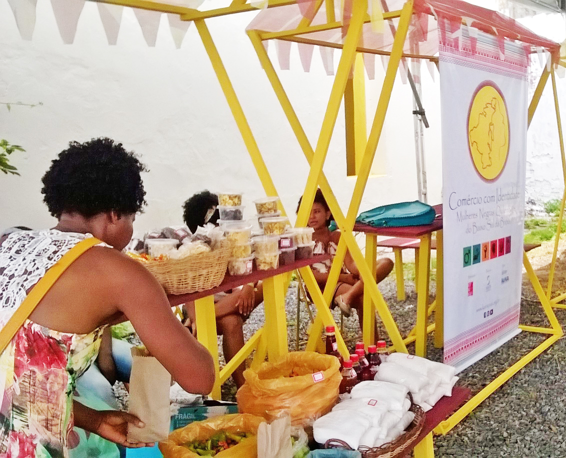 Barraca das mulheres quilombolas no Mercado Iaô, em Salvador (BA): primeira atividade do projeto